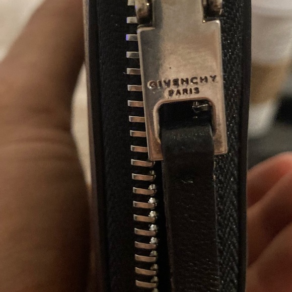 Women's Givenchy Logo Emblem Lambskin Leather Zip Around Wallet/Clutch Black - Picture 10 of 10
